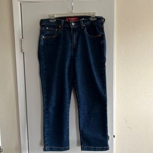 Levi’s Classic Slim Stretch cropped blue jeans. Size 10 Mis
